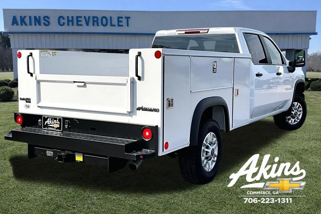 New 2026 Summit White Chevrolet WT image 20