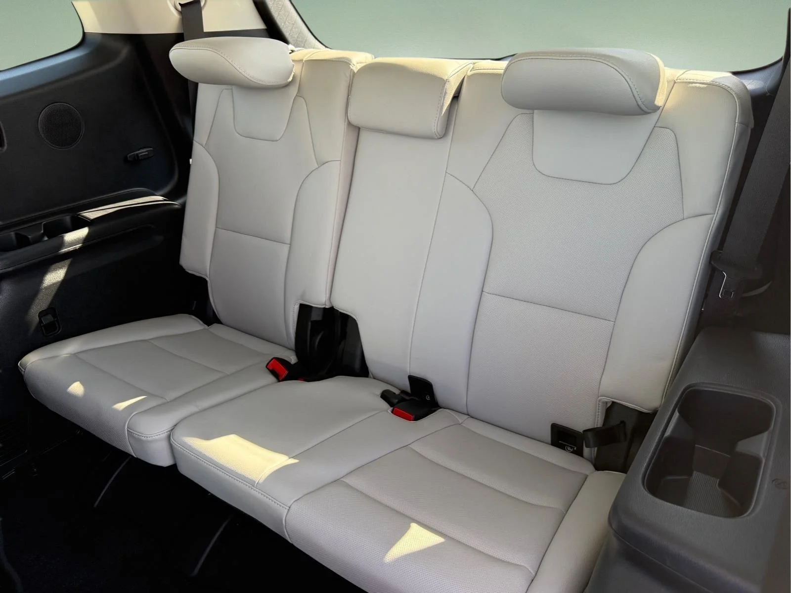 Used 2023 Glacial White Pearl Kia SX image 21