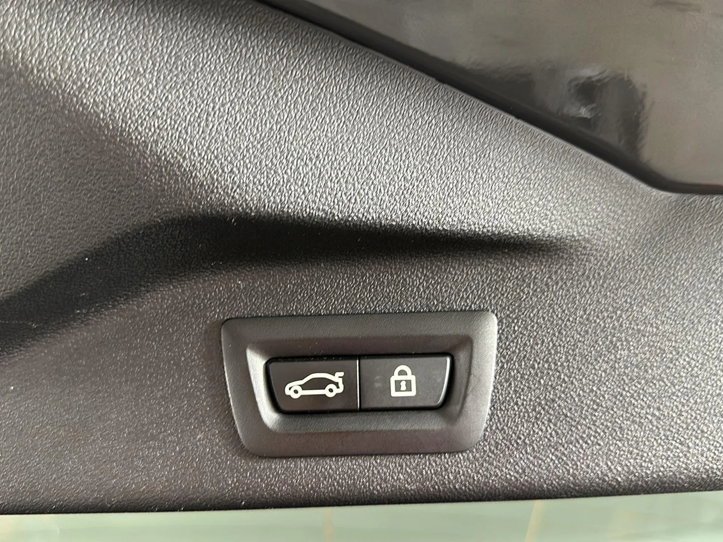 Used 2022 Dravit Grey Metallic BMW xDrive40i image 27