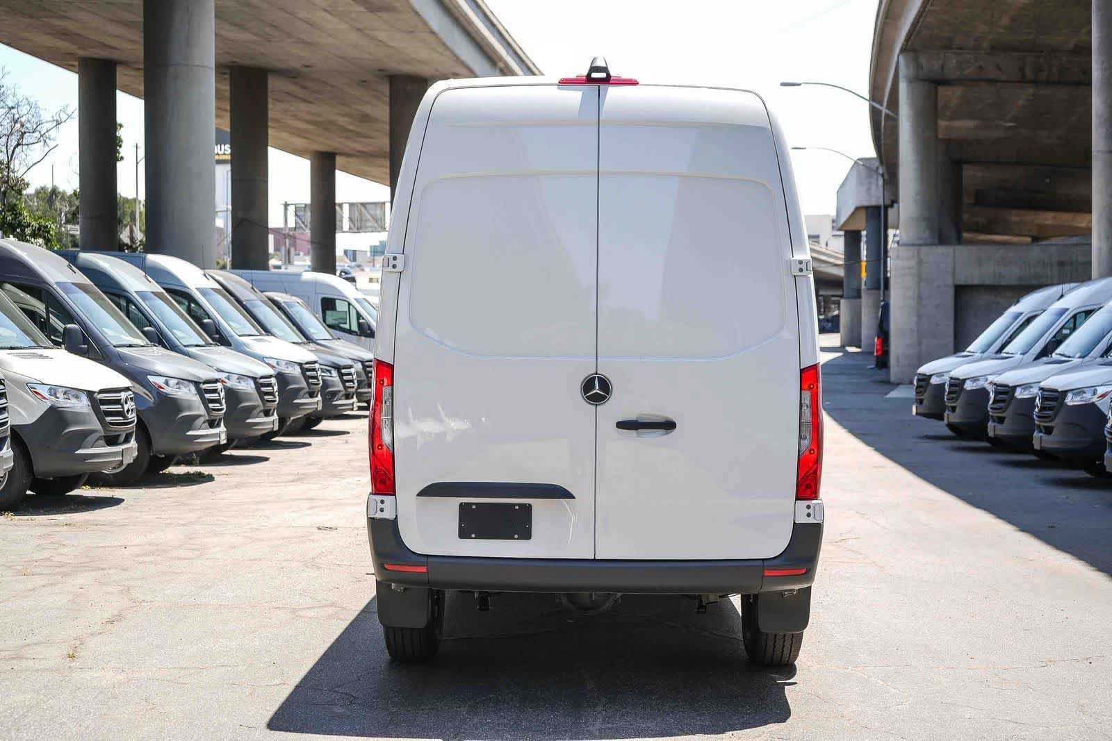 New 2026 Arctic White Mercedes-Benz RWD 2.0L I4 Diesel Turbocharged High Output image 8