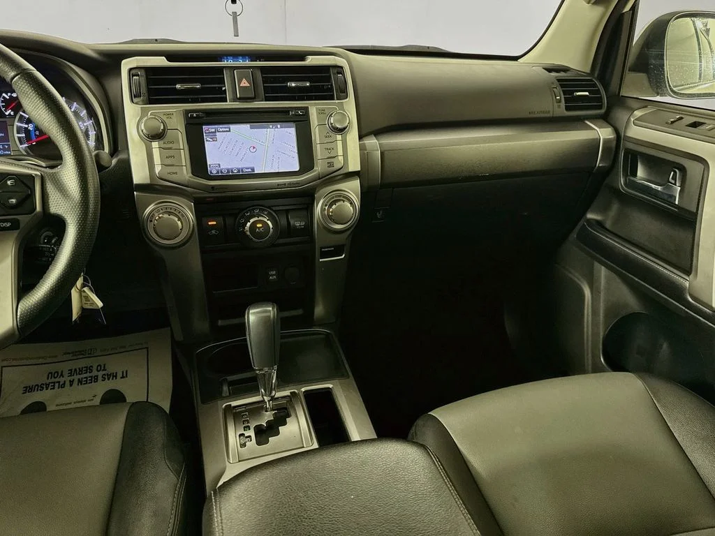 Used 2018 White Toyota SR5 Premium image 29