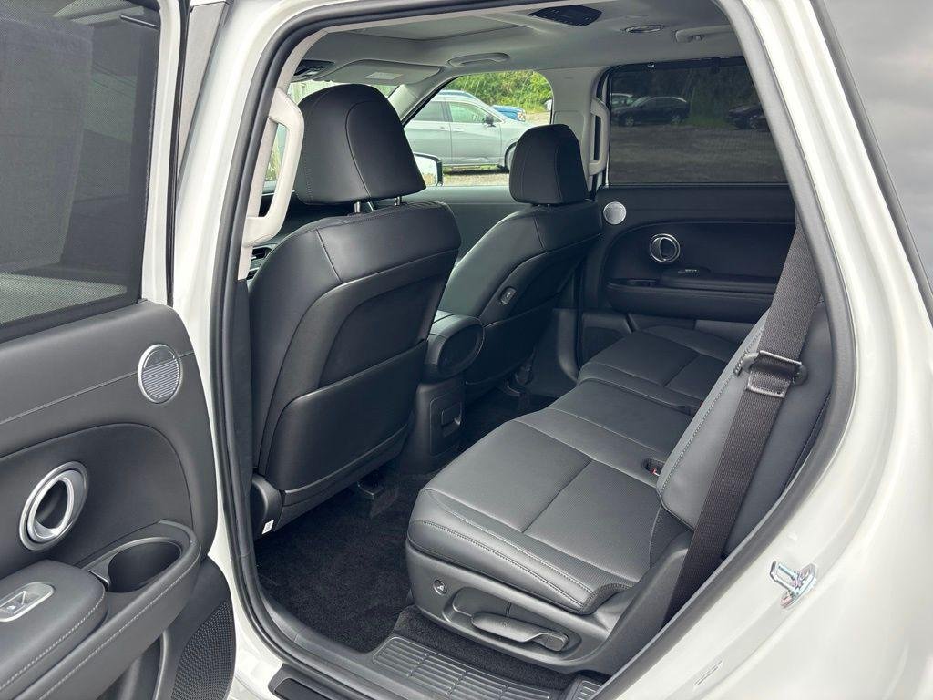 New 2027 White Hyundai SEL Premium AWD image 13
