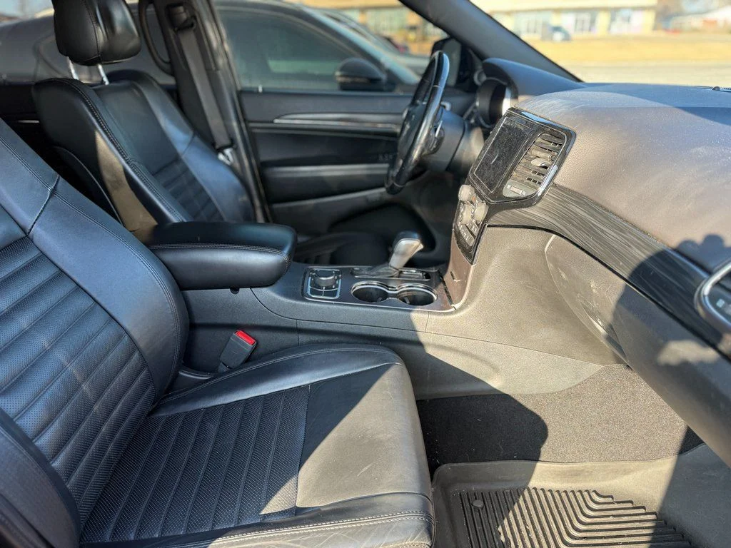 Used 2019 Red Jeep Limited X image 3