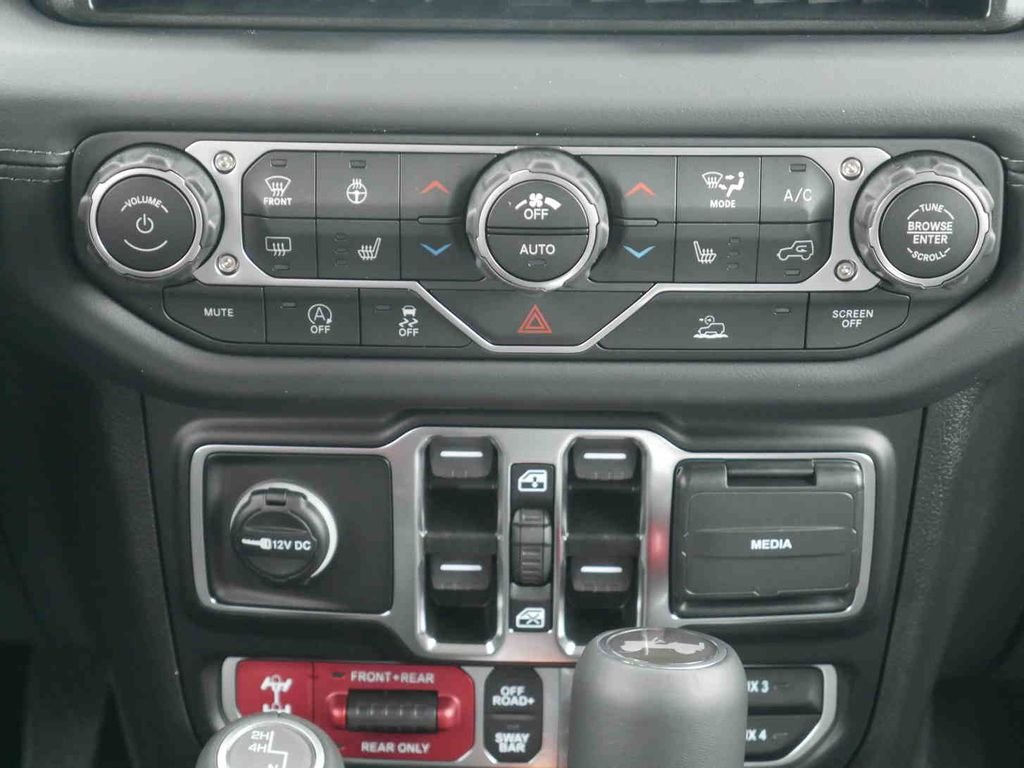 New 2026 Granite Crystal Metallic Clearcoat Jeep Rubicon image 7