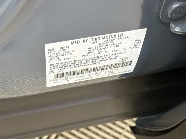 Used 2025 Vapor Blue Ford Active image 33