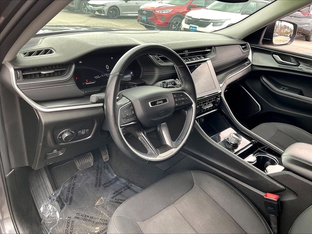Used 2022 Baltic Gray Metallic Clearcoat Jeep Laredo image 8