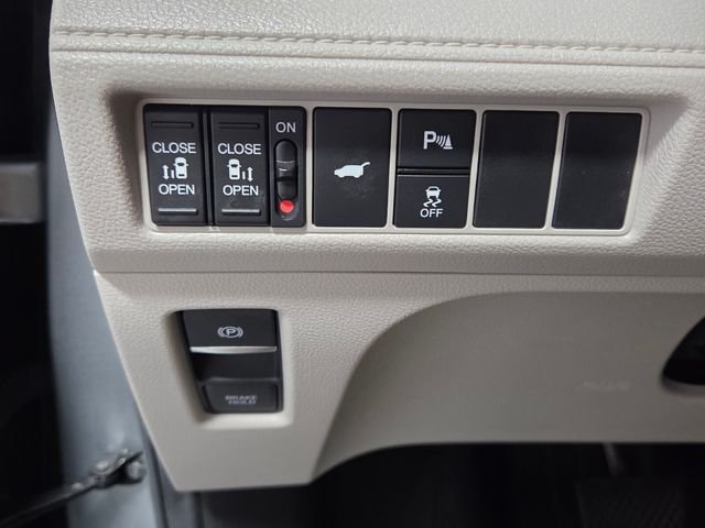 Used 2025 Silver Honda Touring image 32