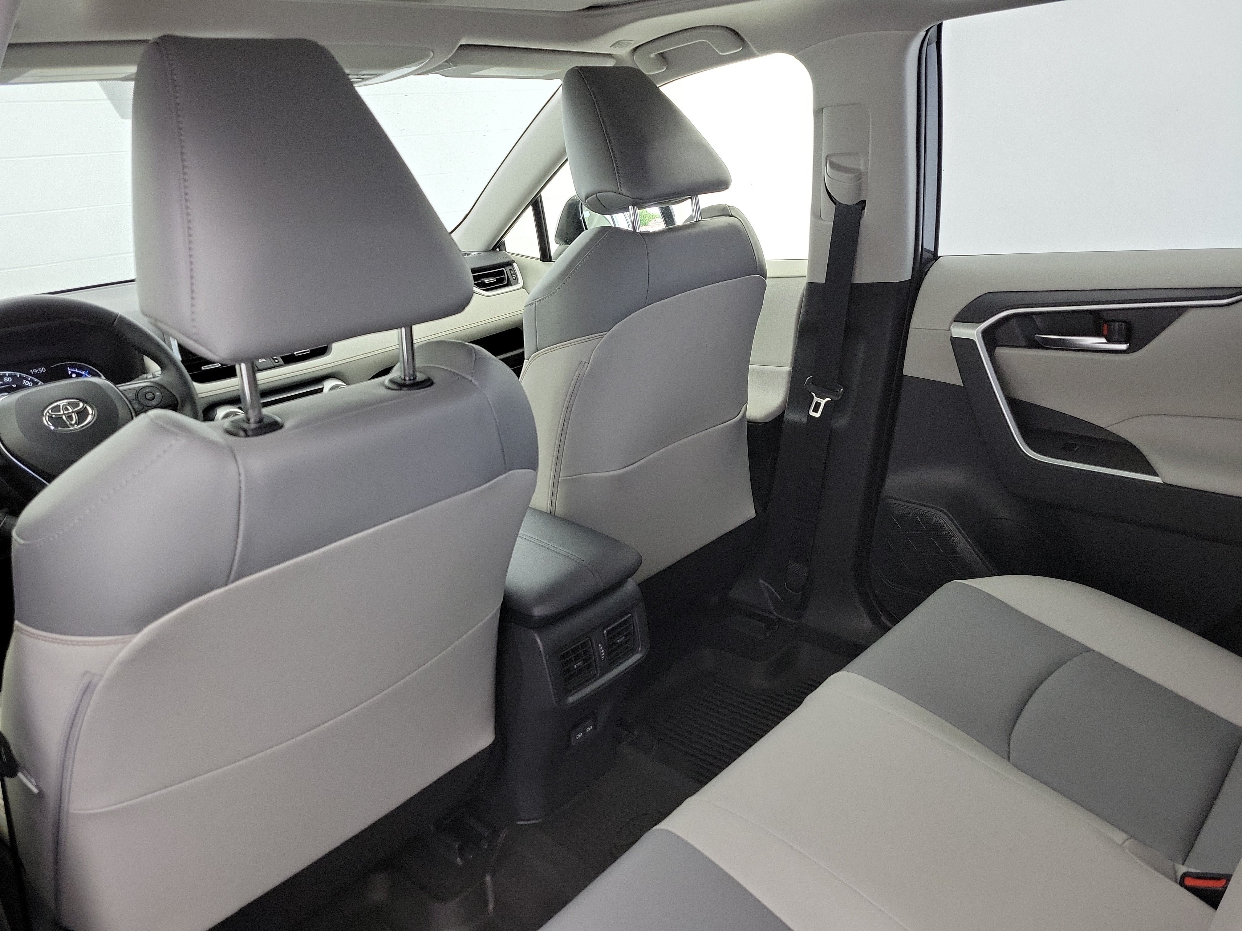 Used 2025 Magnetic Gray Metallic Toyota XLE Premium image 14
