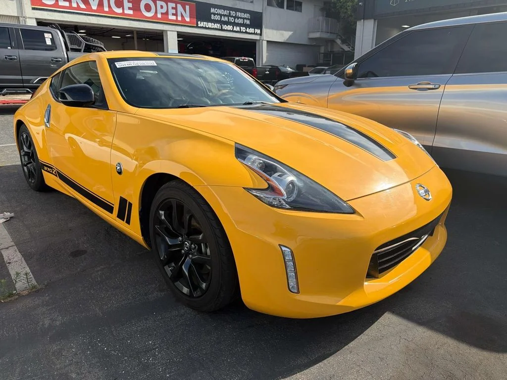 Used 2018 Chicane Yellow Nissan  image 3