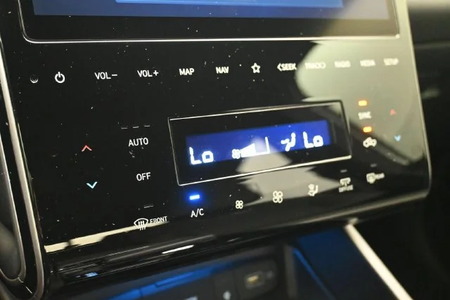 Used 2022 Ice White Hyundai Limited image 18