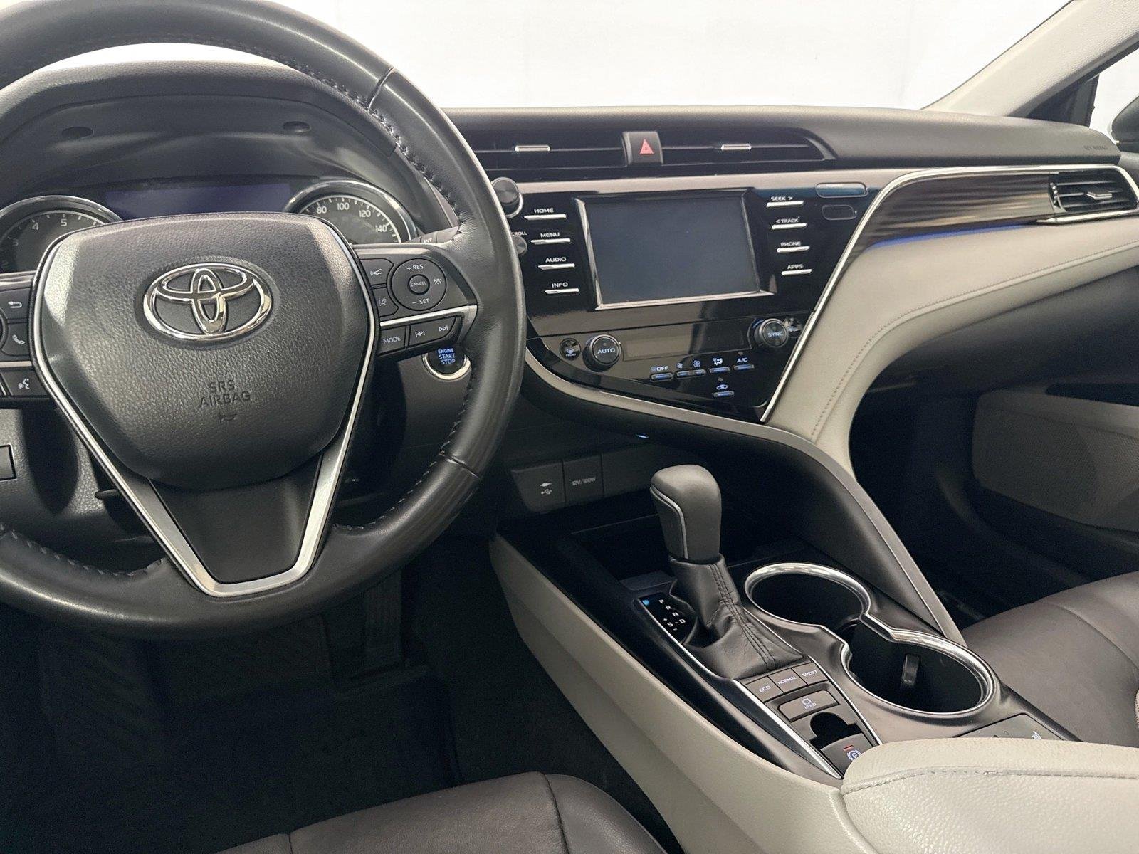 Used 2018 Predawn Gray Mica Toyota XLE image 32