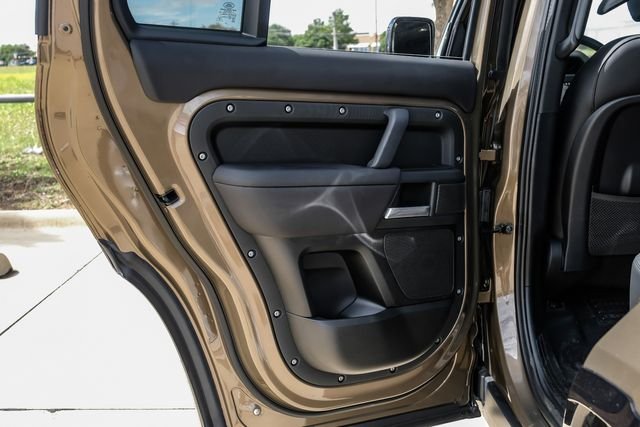 2025 Land Rover Defender X-Dynamic SE - Photo 58