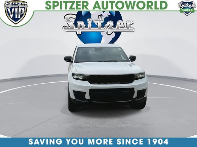 Used 2021  Jeep Altitude image 4