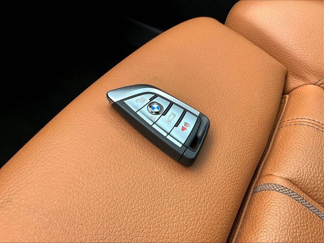 Used 2023 White BMW 540i image 38