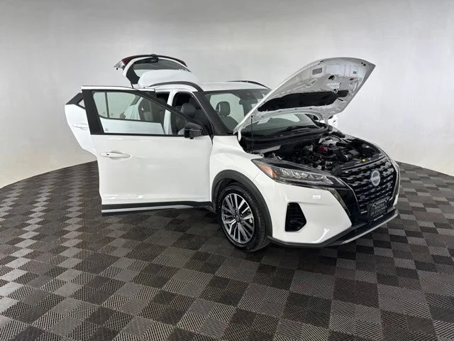 Used 2024 White Nissan SR image 12