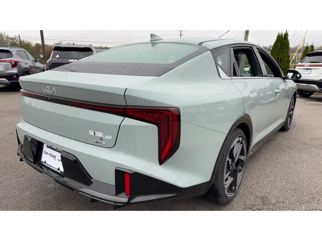 2025 Kia K4 GT-Line photo 3