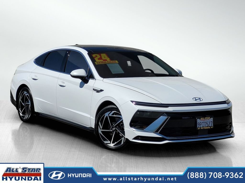 Used 2024 White Hyundai SEL image 1