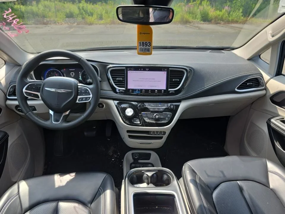Used 2023 Black Chrysler Touring L image 7