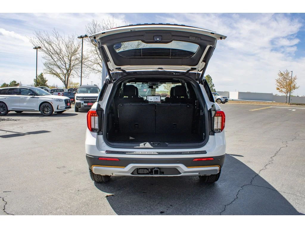 New 2026 STAR WHITE METALLIC Ford Tremor image 10