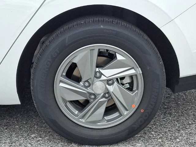 New 2026 White Hyundai SE image 18