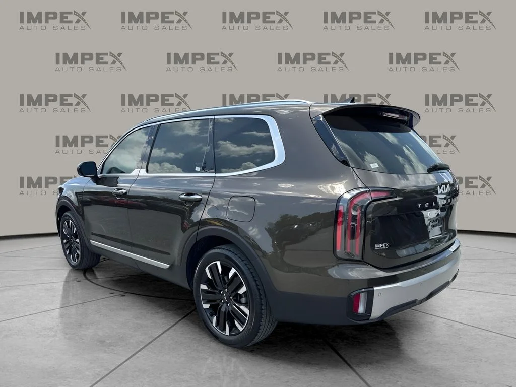 Used 2023 Green Kia SX-Prestige image 3