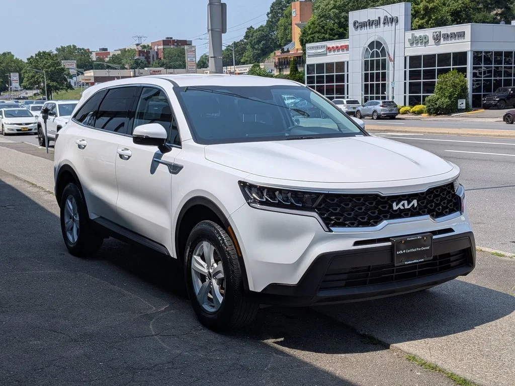 Used 2023 White Kia LX image 4