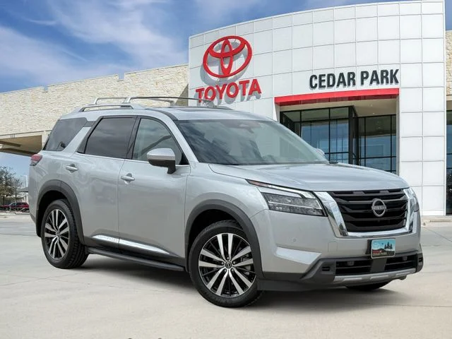 2023 Nissan Pathfinder Platinum 2WD's photo