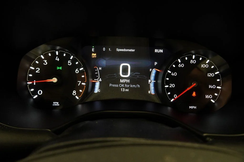 New 2026 Diamond Black Crystal Pearlcoat Jeep Latitude image 22