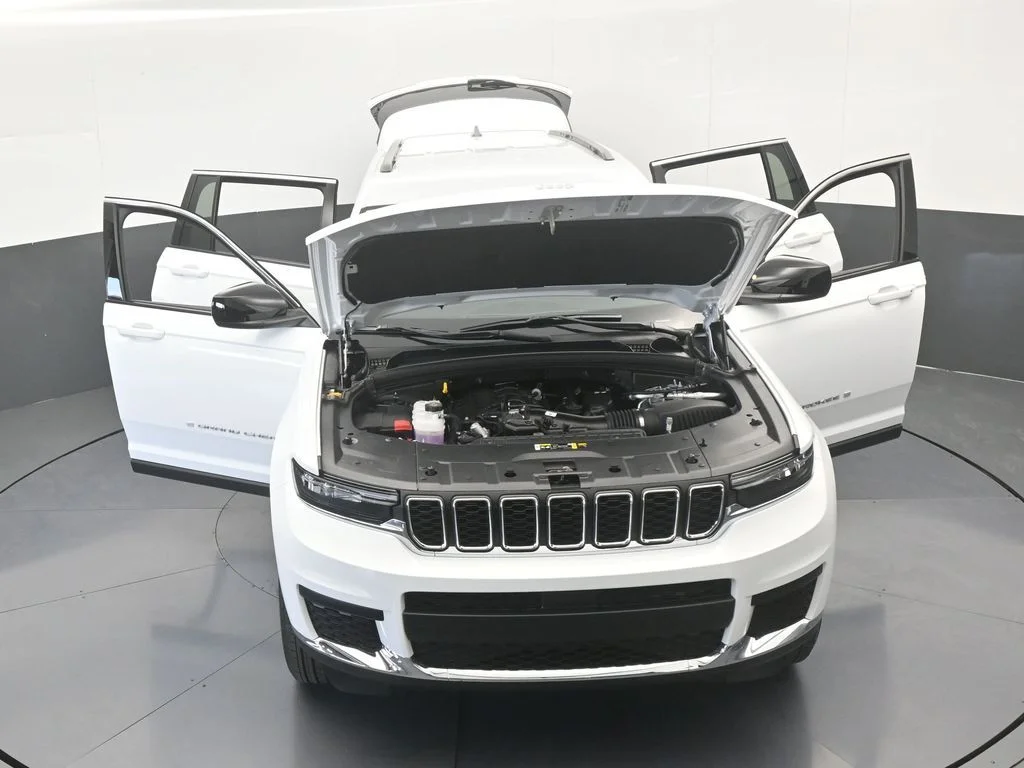 New 2026 Bright White Clear-Coat Exterior Paint Jeep Laredo image 67