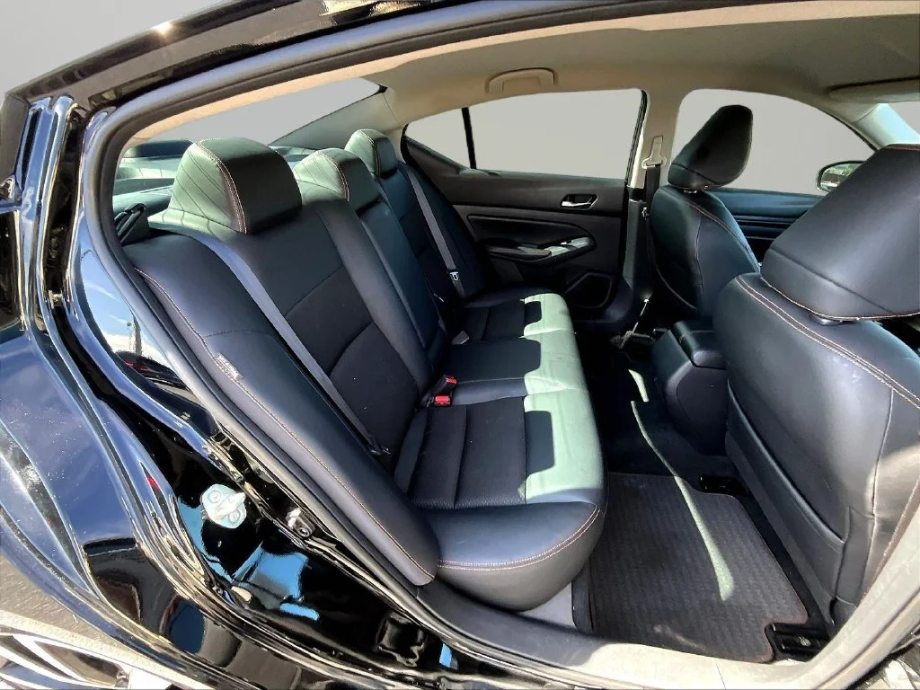 Used 2020 Black Nissan 2.5 SR image 27
