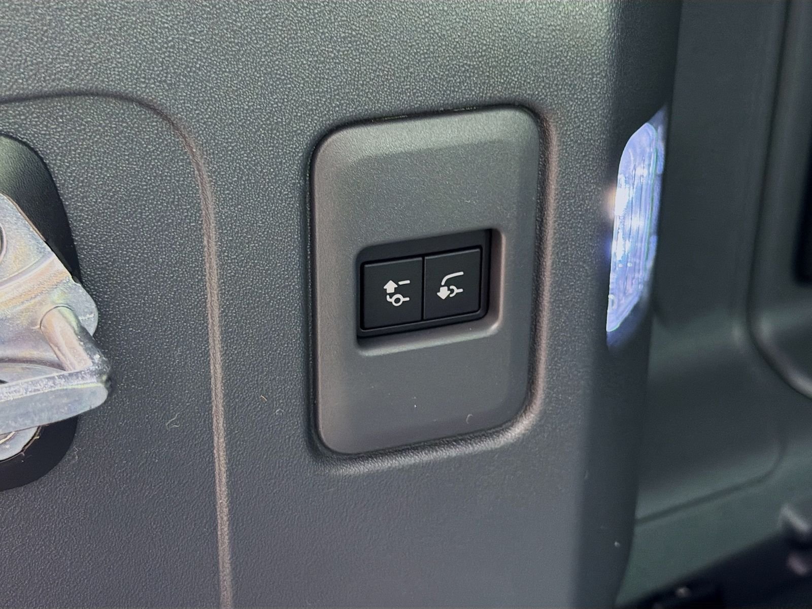 New 2026 Tasman Blue Land Rover X-Dynamic SE image 30
