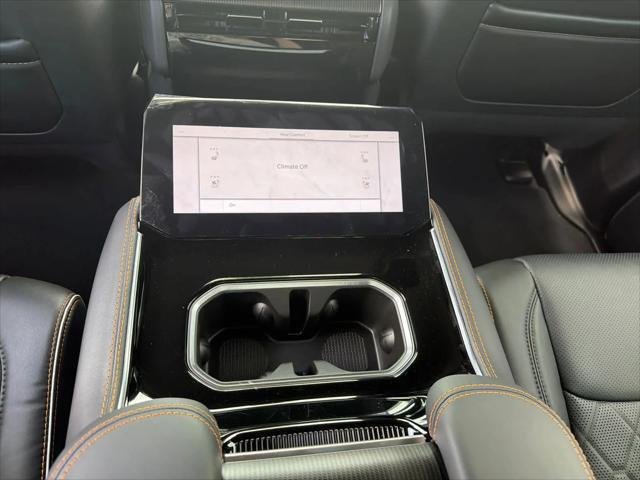 New 2026 Bright White Clear-Coat Exterior Paint Jeep Summit Reserve image 14