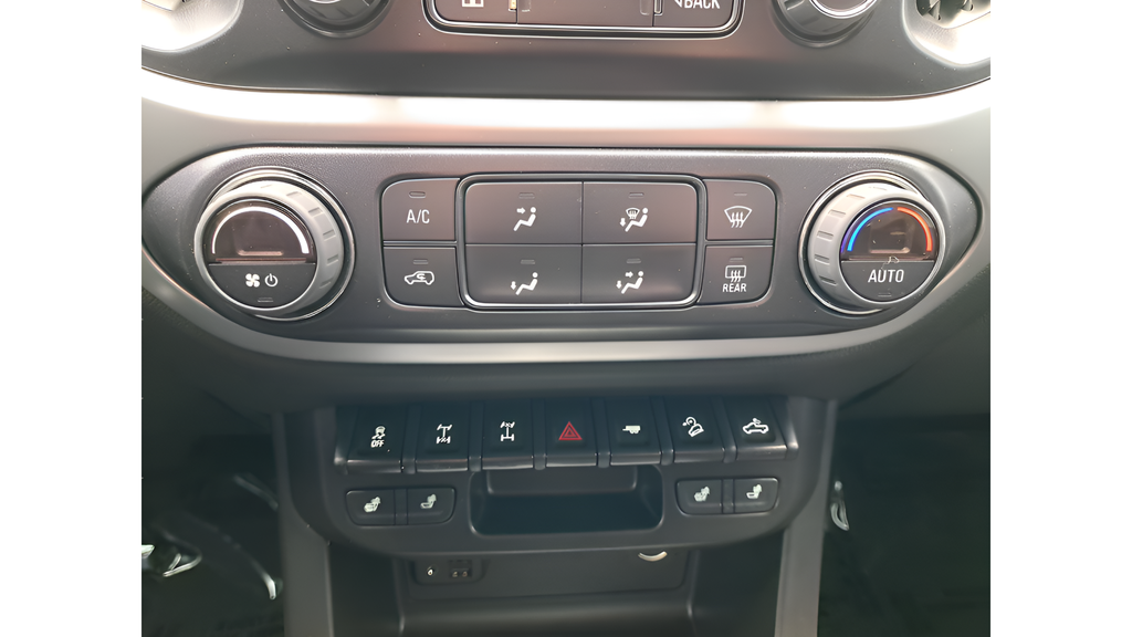 Used 2022 Gray Chevrolet ZR2 image 21