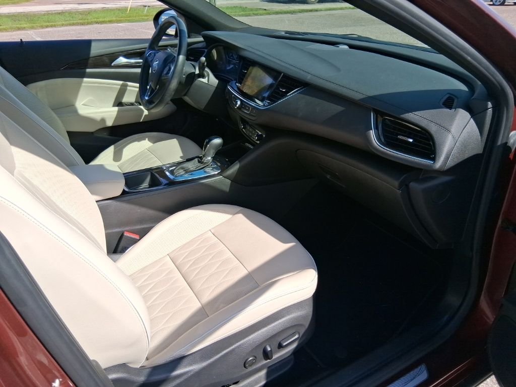 Used 2019 Red Buick Avenir image 15