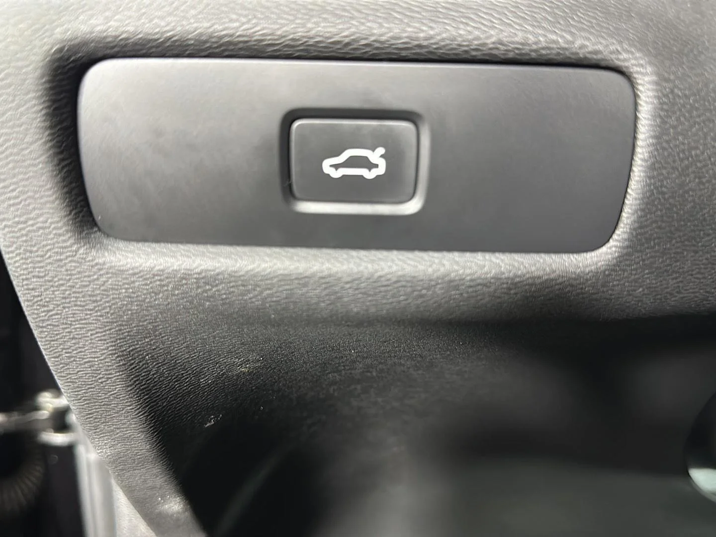 Used 2024 Onyx Black Metallic Volvo Plus Black Edition image 19