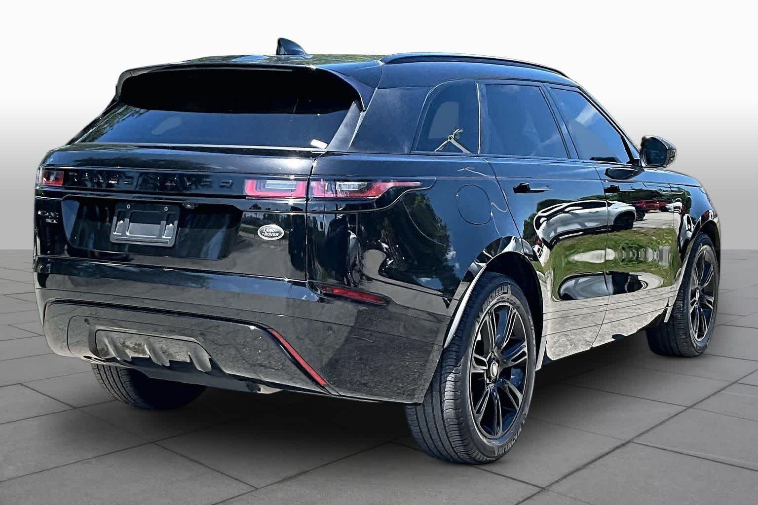 Used 2020  Land Rover R-Dynamic S image 13