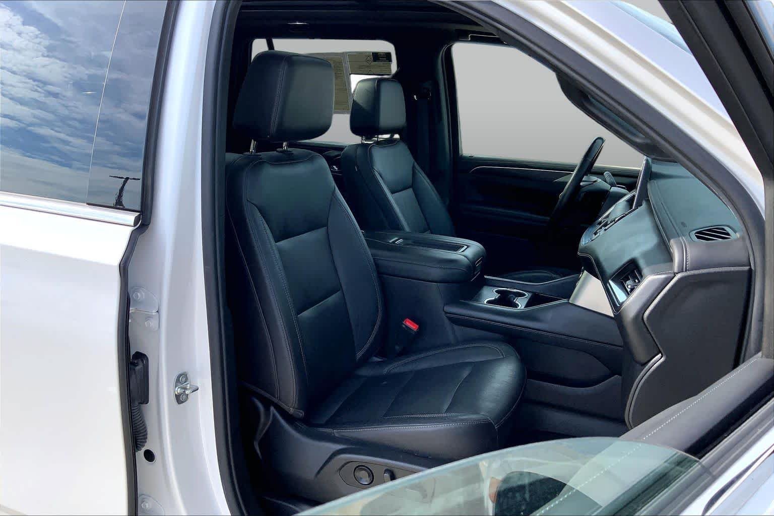 Used 2021 IRIDESCENT PEARL TRICOAT Chevrolet LT image 9