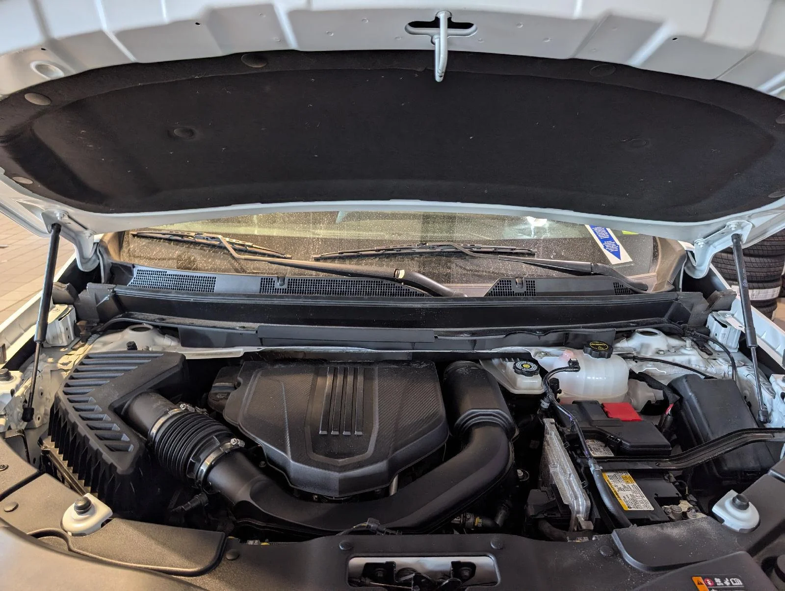 Used 2025 Summit White Chevrolet LT image 10