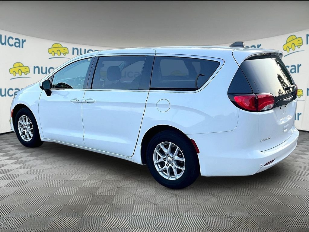 Used 2023 White Chrysler LX image 5