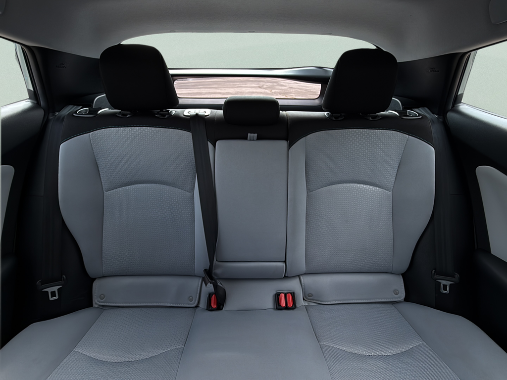 Used 2022 Pearl Toyota LE image 31