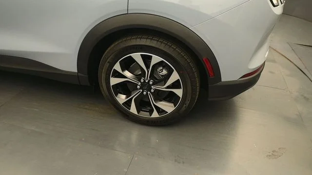 New 2026 Glacier Gray Metallic Tri-coat Ford Select image 9