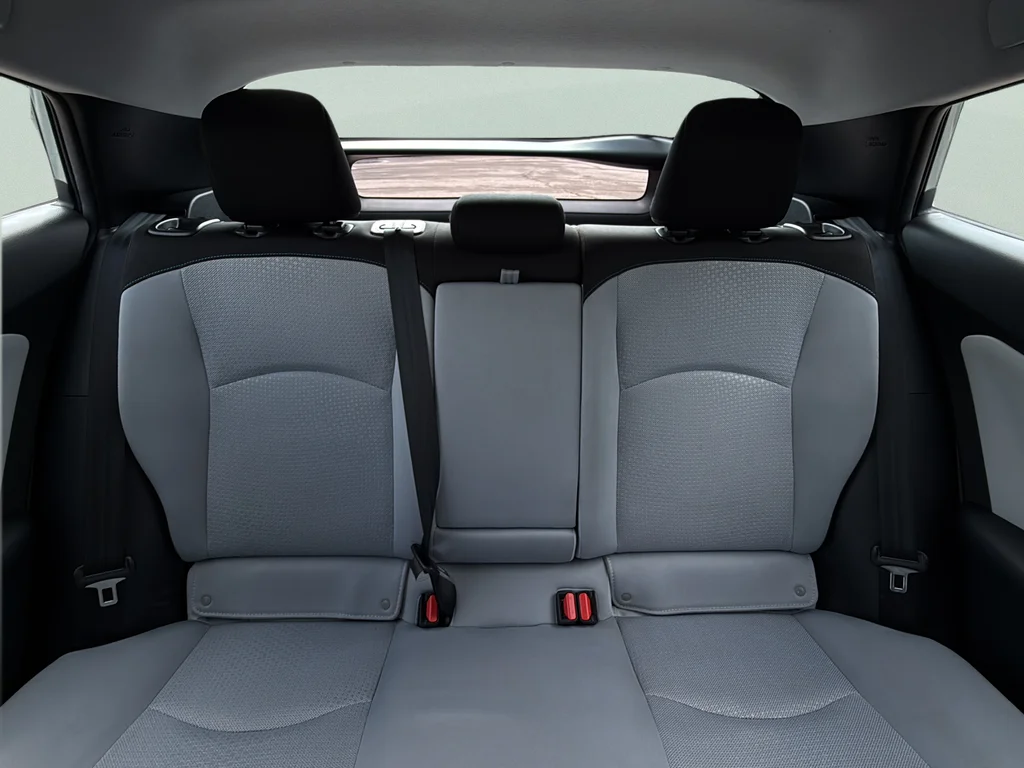 Used 2022 Pearl Toyota LE image 31