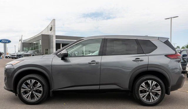 Used 2021 Gray Nissan SV image 9