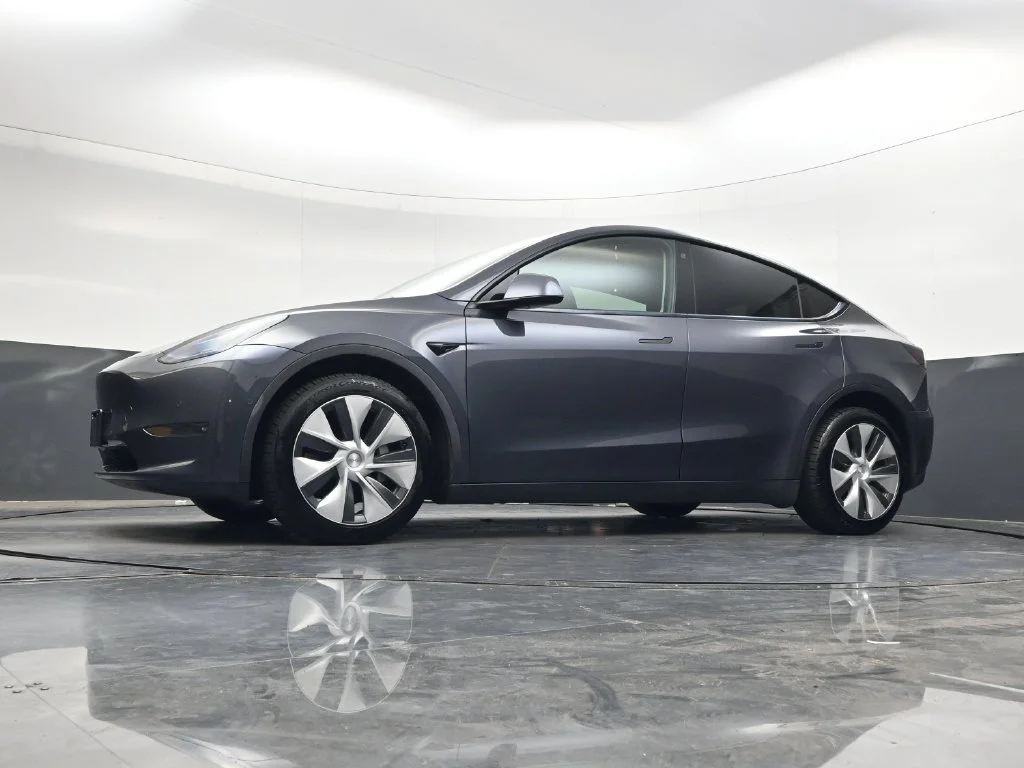 Used 2021 Midnight Silver Metallic Tesla Long Range image 25