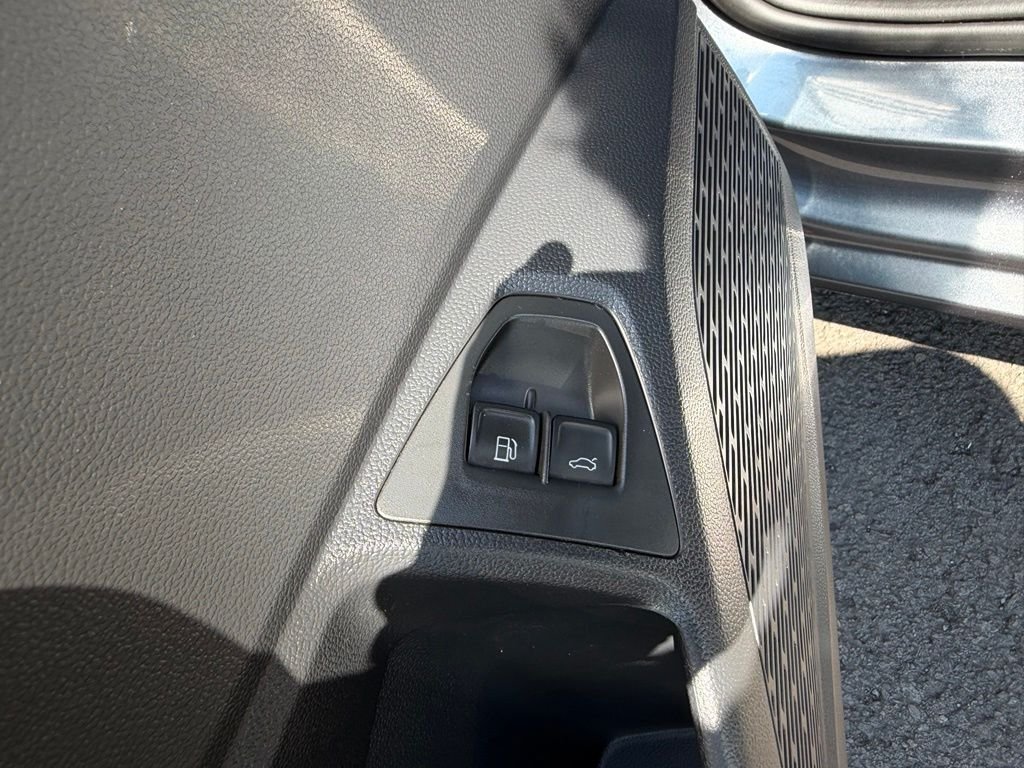 Used 2021 Platinum Gray Metallic Volkswagen 1.4T S image 15