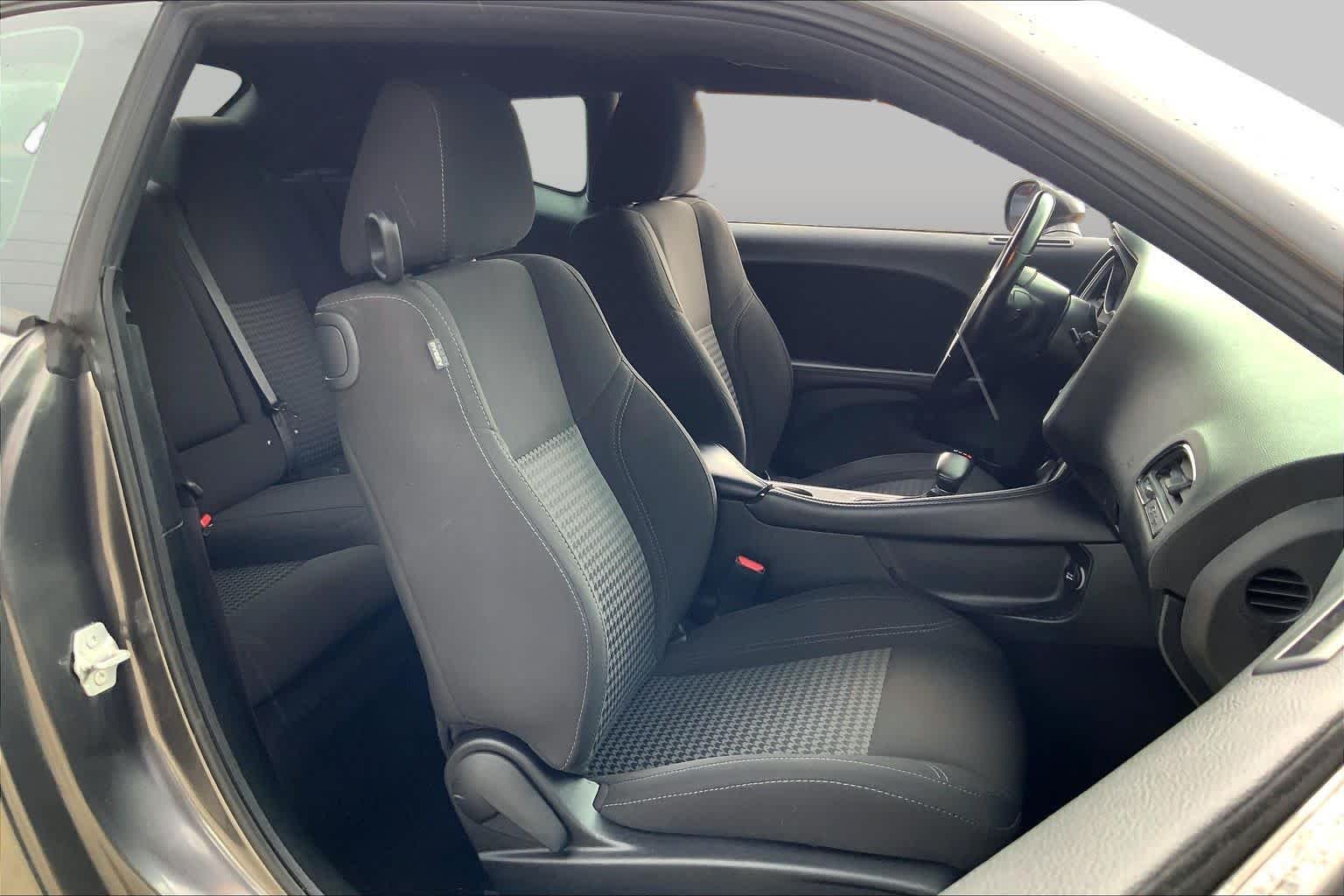 Used 2022 Granite Pearlcoat Dodge SXT image 9