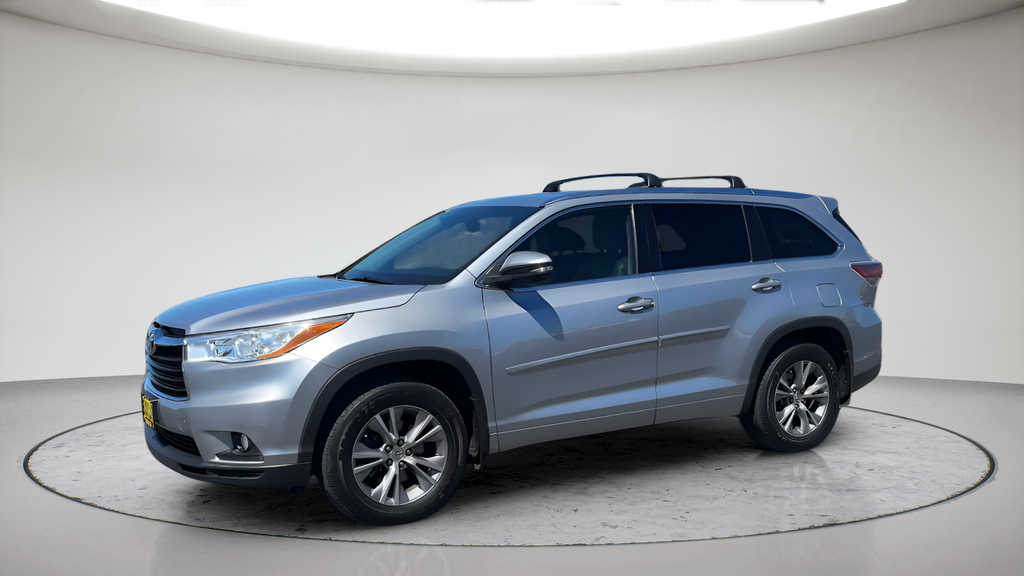 Used 2014 Silver Toyota XLE V6 image 16
