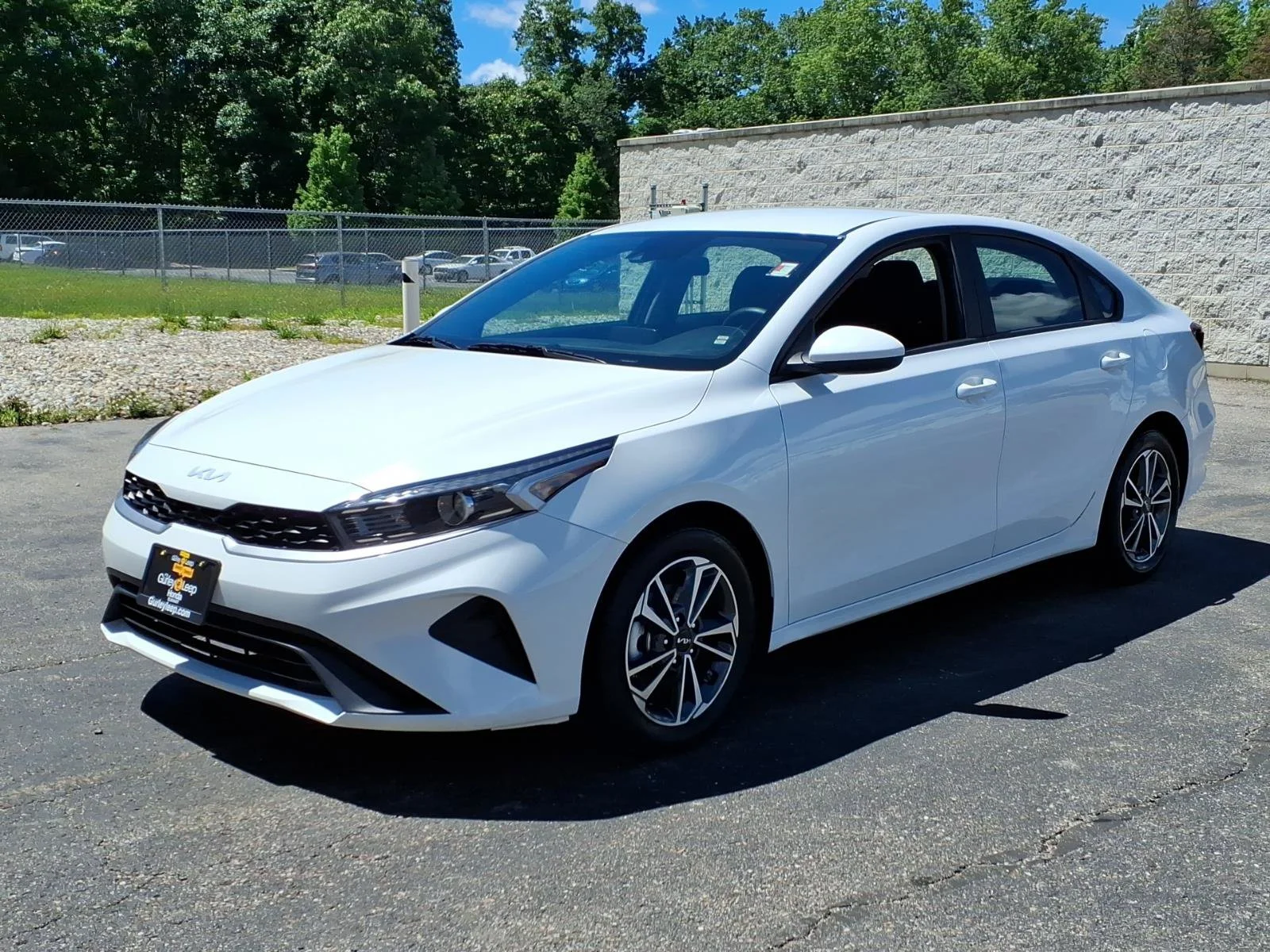 Used 2023 Snow White Pearl Kia LXS image 3