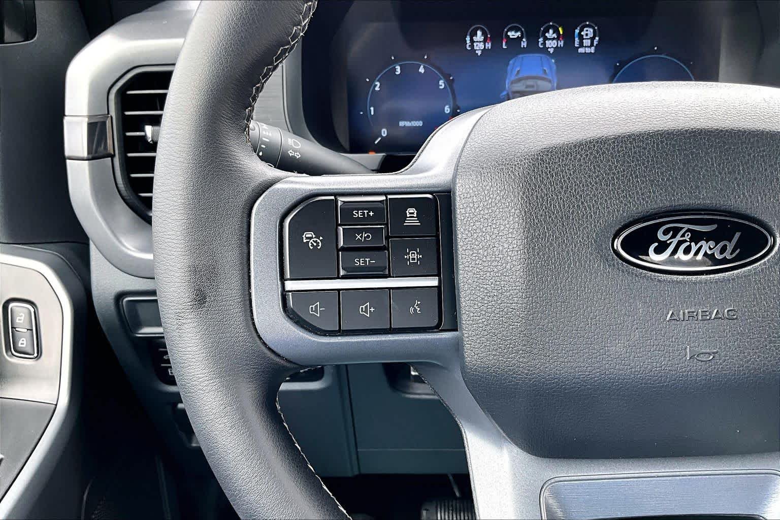 Used 2025 Space White Metallic Ford XLT image 28
