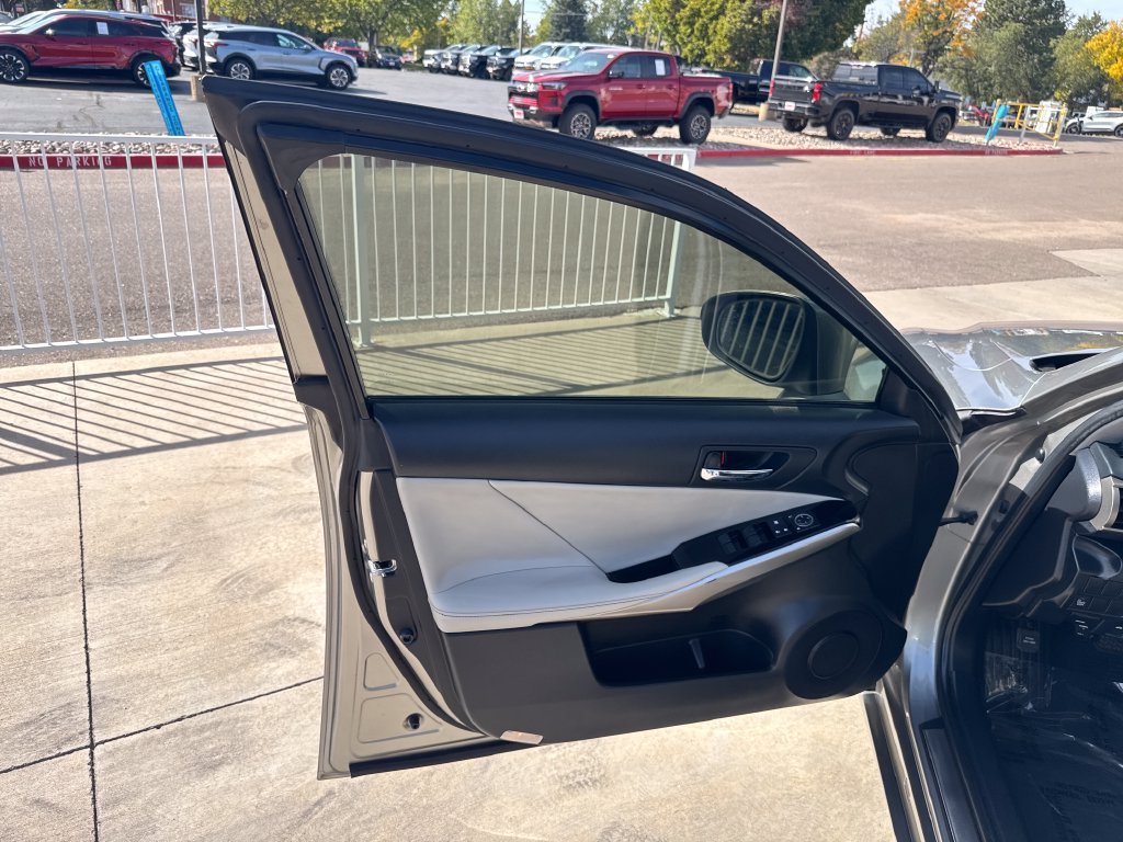 Used 2014 Atomic Silver Lexus 4DR SDN RWD image 10
